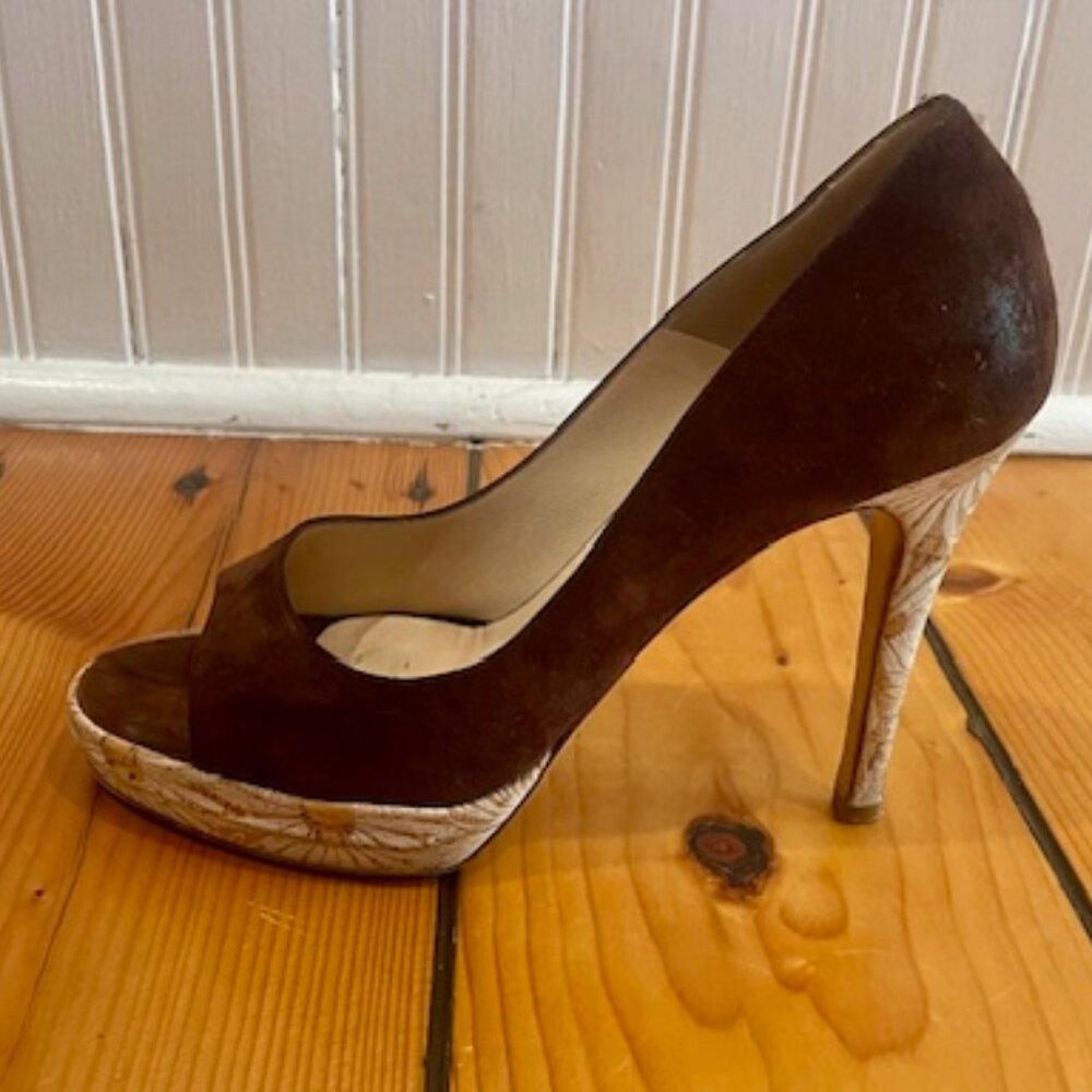 Alexandra Neel women's brown suede pumps, 4-inch heel, size 7 1/2. - Picture 8 of 10